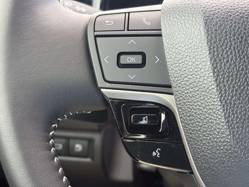 Used 2025 Toyota Camry SE FWD image 17