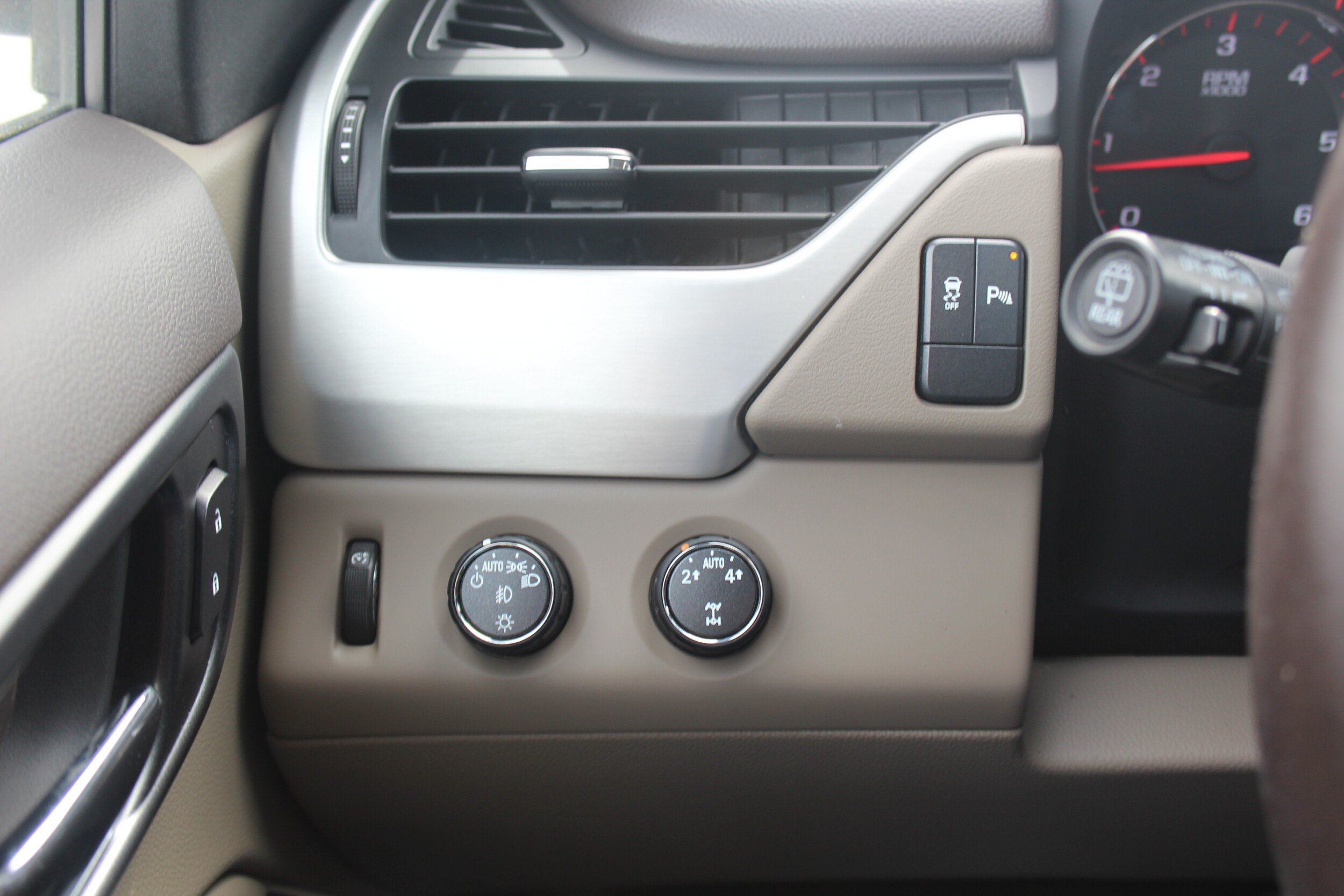 Used 2016 GMC Yukon XL SLE AWD/4WD image 10