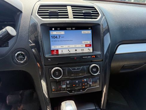 Used 2017 Ford Explorer XLT w/ Equipment Group 202A FWD image 9