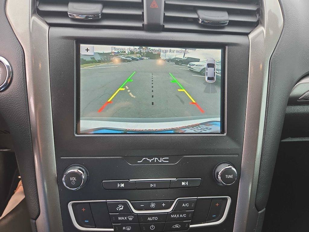 Used 2019 Ford Fusion SE FWD image 21