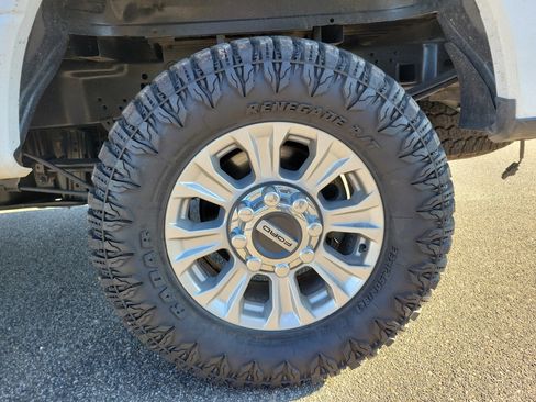 Used 2022 Ford F250 XLT w/ FX4 Off-Road Package image 28