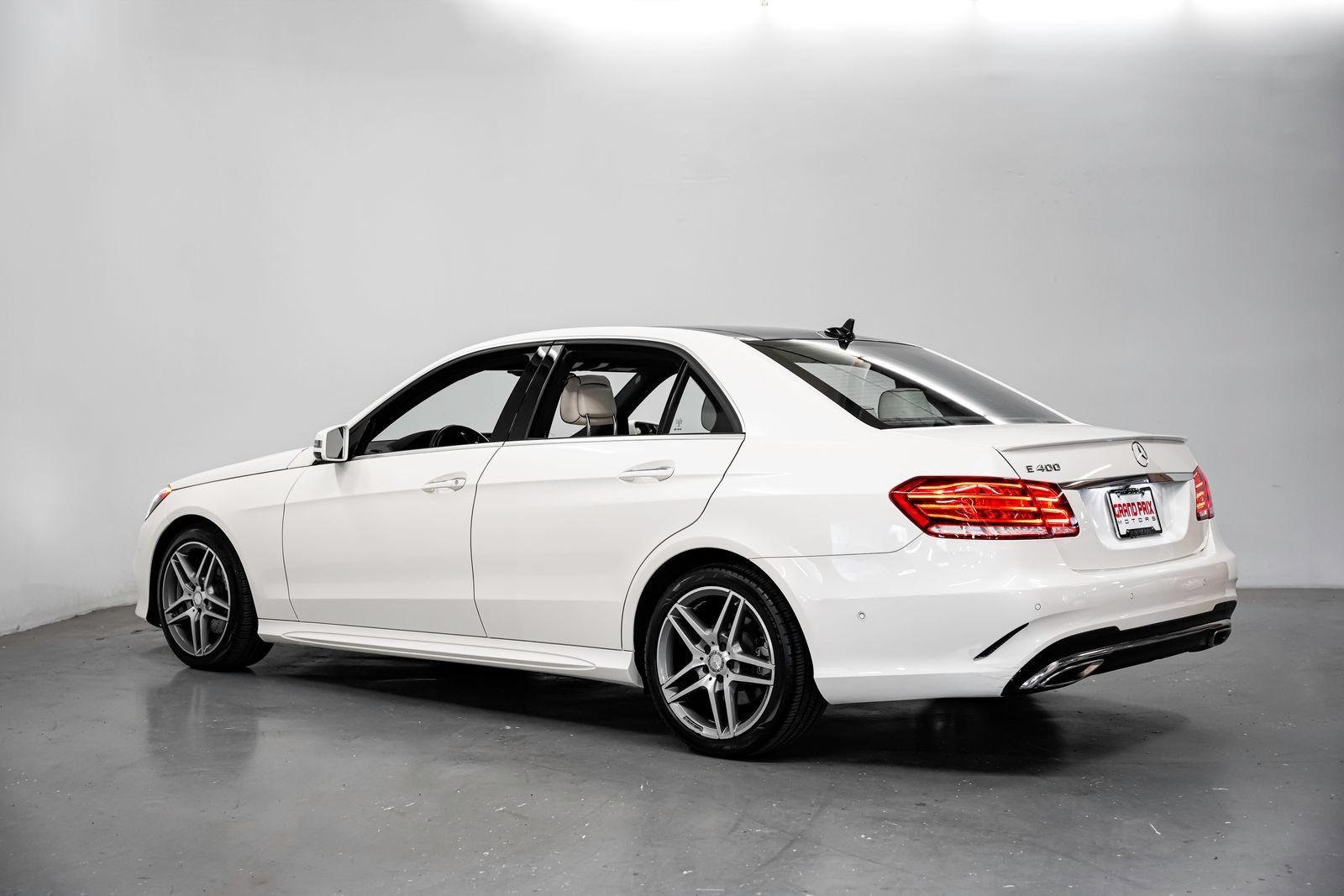 Used 2015 Mercedes-Benz E 400 Sedan image 8