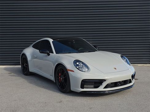 Certified 2024 Porsche 911 Carrera GTS image 9