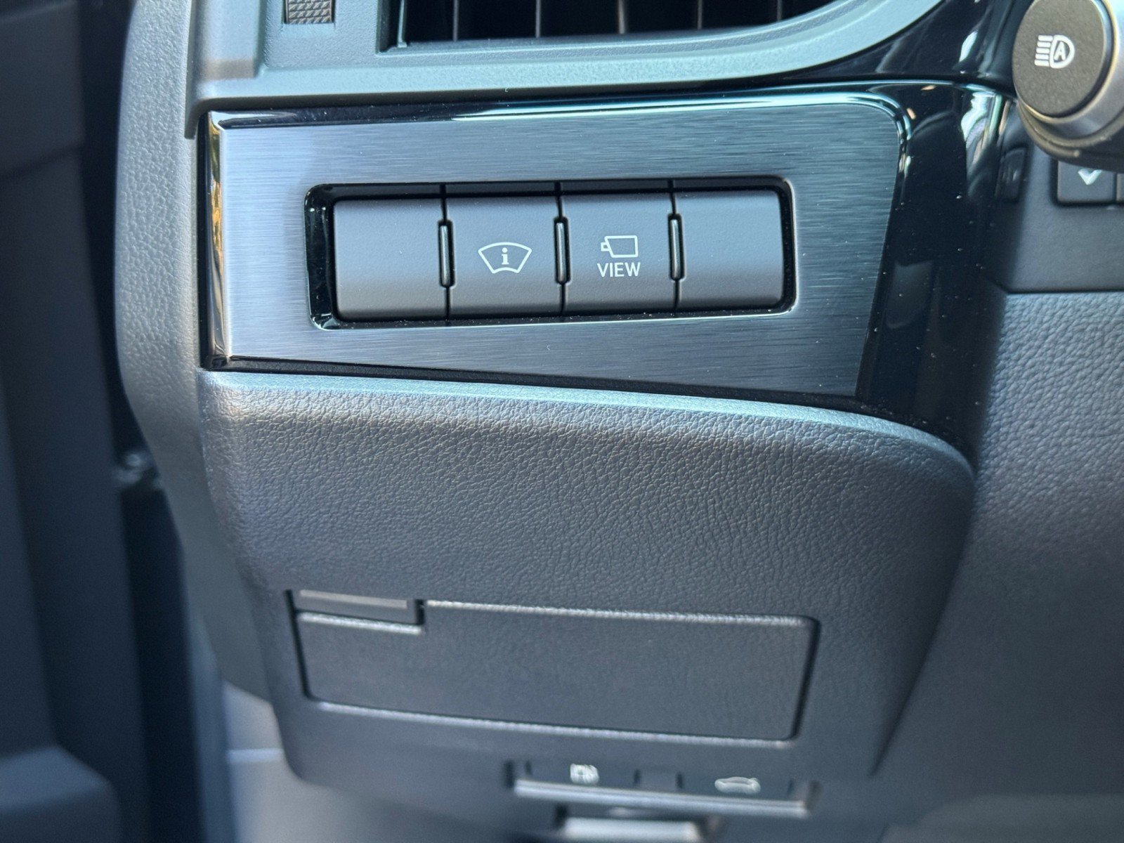 Used 2024 Lexus ES 300h Ultra Luxury w/ Accessory Package (Z2) FWD image 19