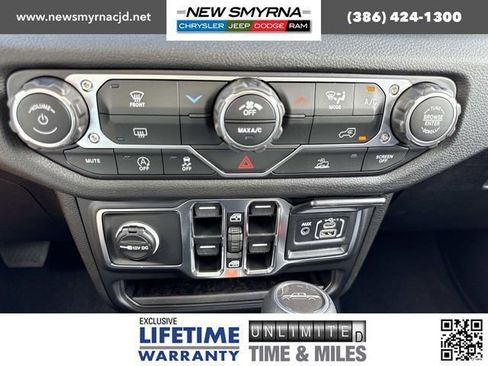 New 2025 Jeep Gladiator Sport image 23