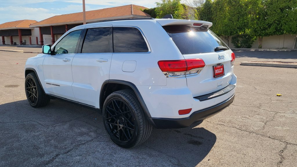 Used 2018 Jeep Grand Cherokee Laredo RWD image 8