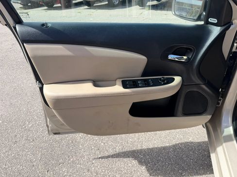 Used 2013 Chrysler 200 Limited FWD image 19