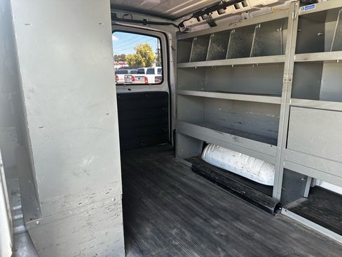 Used 2001 Chevrolet Express 1500 RWD image 24