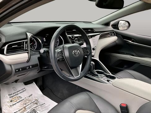 Used 2020 Toyota Camry XLE FWD image 17
