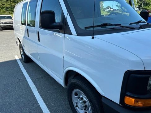 Used 2017 Chevrolet Express 2500 RWD image 7