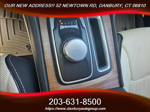 Used 2017 Chrysler 300 C Platinum w/ Safetytec Plus Group AWD/4WD image 14