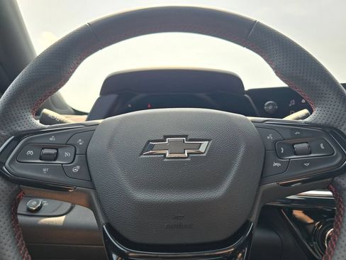 Used 2025 Chevrolet Trax RS w/ Sunroof Package FWD image 21