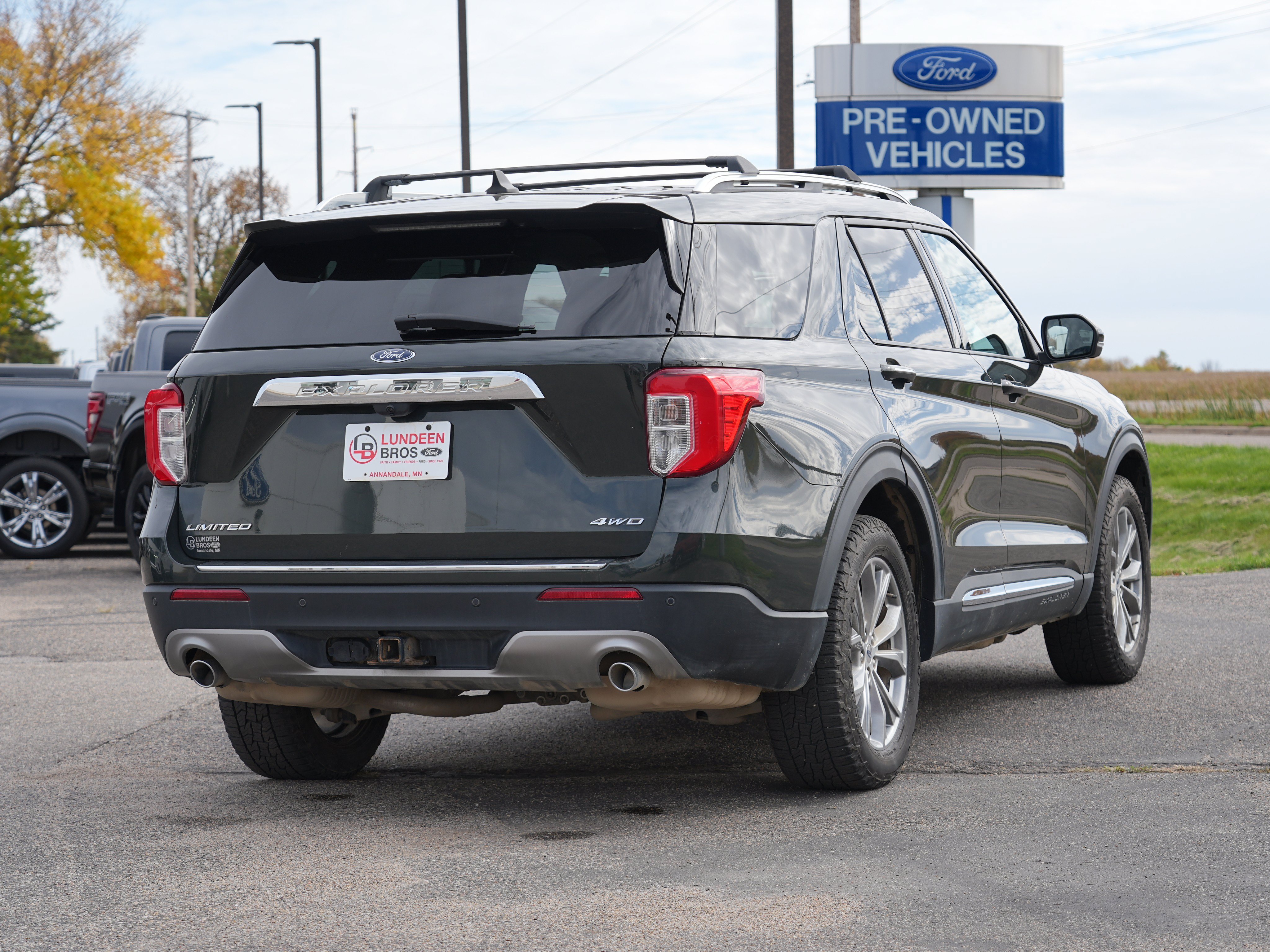 Used 2022 Ford Explorer Limited w/ Equipment Group 301A AWD/4WD image 3