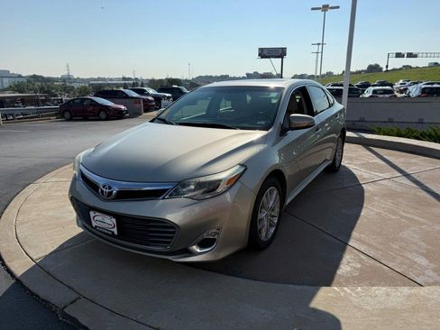 Used 2013 Toyota Avalon XLE Premium FWD image 9