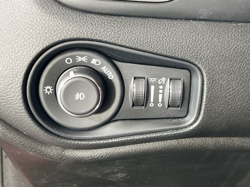 Used 2022 Jeep Renegade Latitude w/ Sun/Sound Group image 10