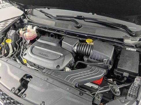Used 2023 Chrysler Pacifica Touring-L FWD image 34