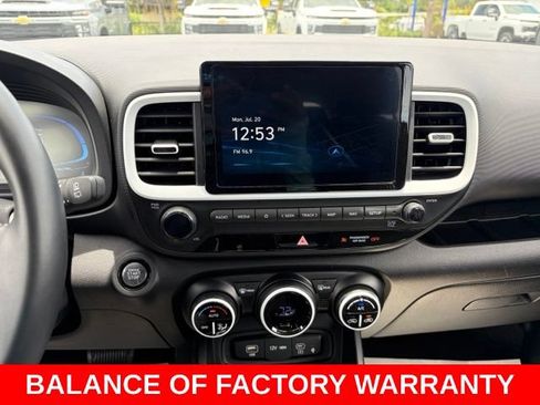 Used 2025 Hyundai Venue Limited FWD image 22