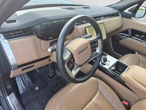 Used 2025 Land Rover Range Rover SE AWD/4WD image 8