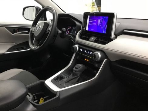 Used 2025 Toyota RAV4 XLE AWD/4WD image 21