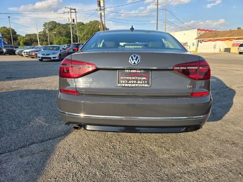 Used 2017 Volkswagen Passat 1.8T R-Line image 8