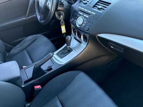 Used 2010 MAZDA MAZDA3 i Touring image 29