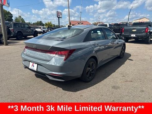 Used 2022 Hyundai Elantra SEL FWD image 2