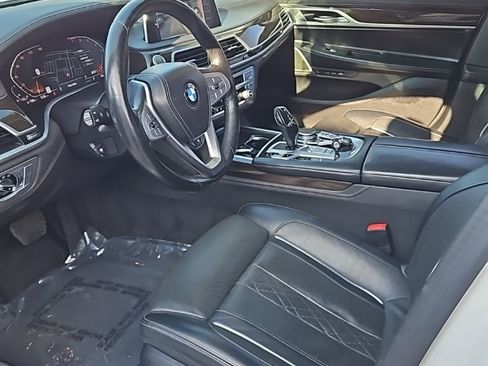 Used 2022 BMW 740i xDrive w/ Premium Package image 12