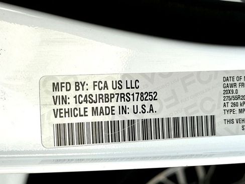 Used 2024 Jeep Wagoneer L Series II w/ Flexible Seating Group RWD image 32