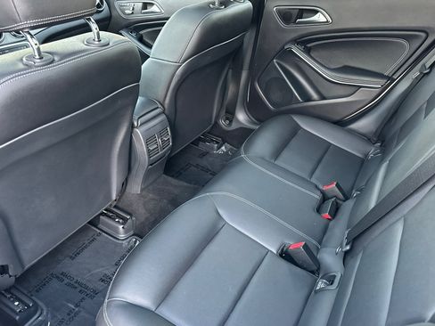 Used 2018 Mercedes-Benz GLA 250 image 11