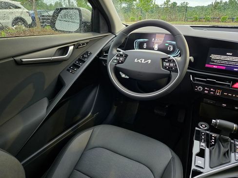 New 2026 Kia Niro SX FWD image 9