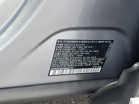 Certified 2025 Volkswagen Tiguan SE image 27