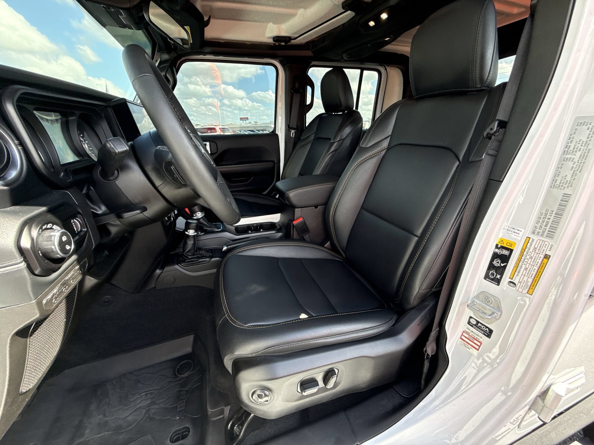 Used 2025 Jeep Gladiator Sport AWD/4WD image 13