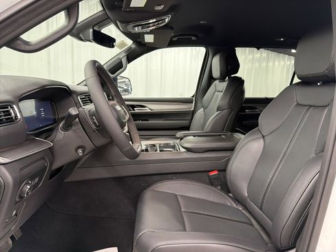 New 2025 Jeep Wagoneer Series II w/ Convenience Group I image 17