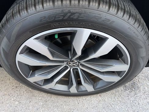 Used 2023 Volkswagen Atlas Cross Sport SEL Premium R-Line image 30