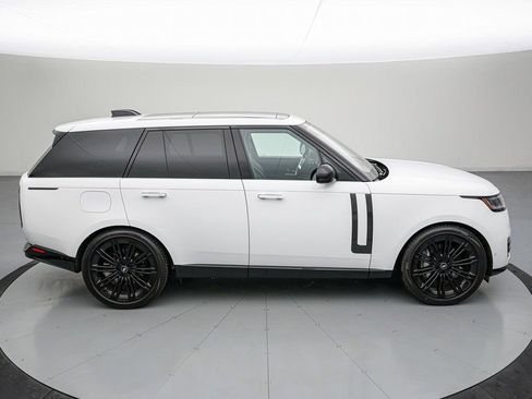 Used 2023 Land Rover Range Rover SE image 3