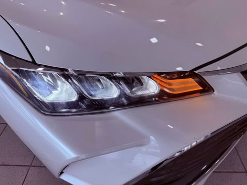 Used 2021 Toyota Avalon XLE w/ Moonroof Package image 14