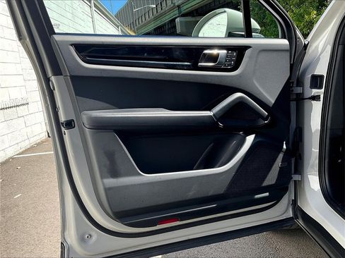 Certified 2023 Porsche Cayenne Coupe image 28