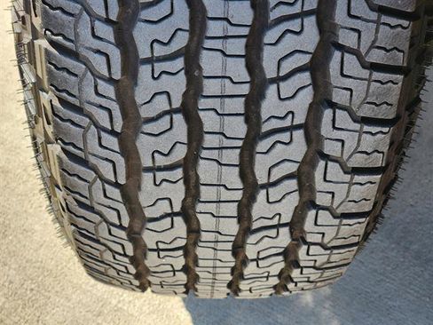 Used 2023 Chevrolet Colorado Z71 w/ Z71 Convenience Package 2 image 8