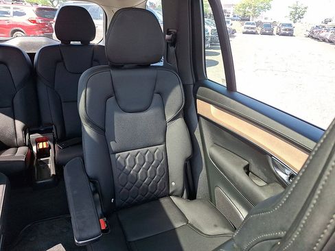 Used 2025 Volvo XC90 T8 Plus w/ Protection Package Premier AWD/4WD image 14