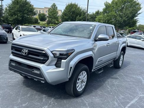 Used 2024 Toyota Tacoma SR5 AWD/4WD image 8