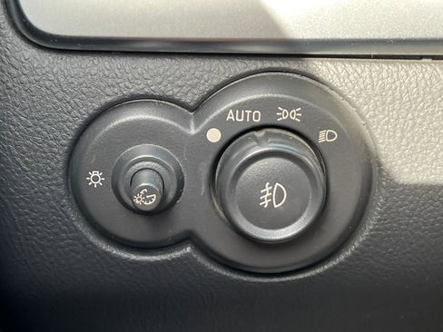 Used 2004 Chevrolet SSR w/ Preferred Equipment Group image 17