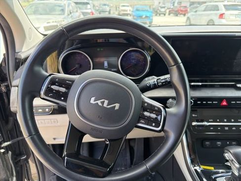 Used 2022 Kia Carnival EX FWD image 14
