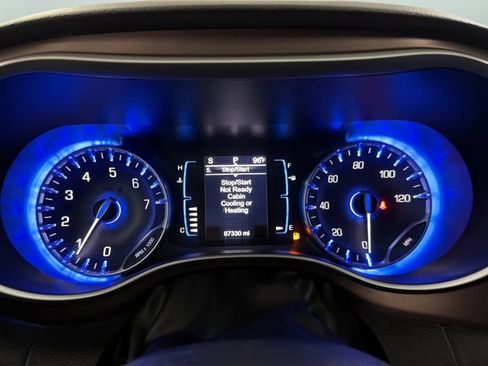 Used 2017 Chrysler Pacifica Touring-L FWD image 11