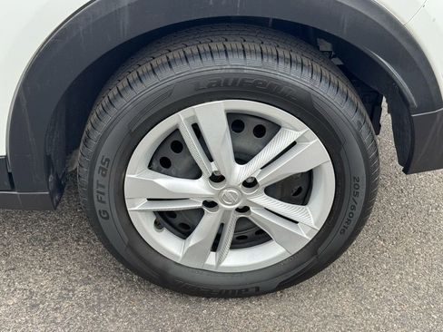 Used 2024 Nissan Kicks S FWD image 9