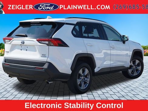 Used 2024 Toyota RAV4 XLE AWD/4WD image 5