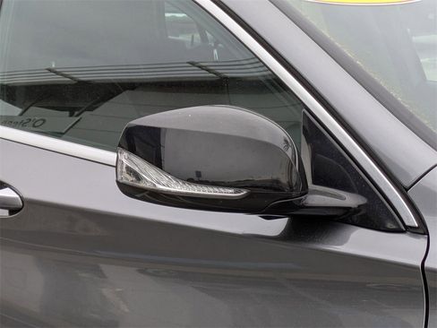 Used 2018 INFINITI QX30 Premium w/ Cargo Package image 12