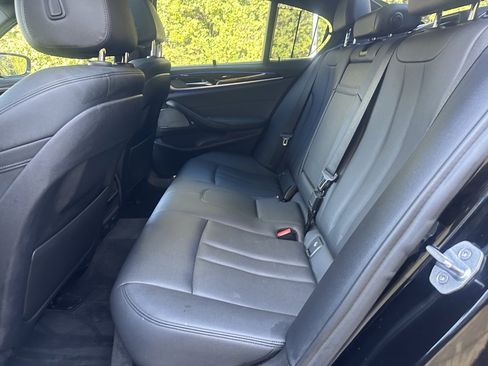 Used 2019 BMW 530i xDrive w/ Dynamic Handling Package image 19