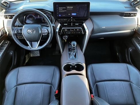 Used 2023 Toyota Venza Limited image 9