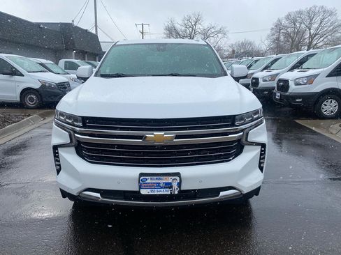 Used 2022 Chevrolet Suburban LT w/ Luxury Package image 2