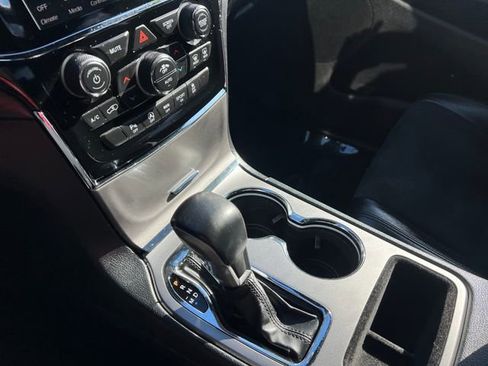 Used 2020 Jeep Grand Cherokee Altitude image 21